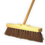 VASSOURA PIACAVA GARI C/ CABO 31F 40CM POP